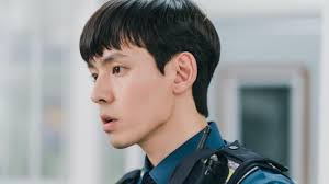 8 Potret Kang Hyung Suk, Polisi Tampan di Drama Hometown Cha Cha Cha