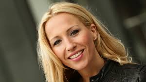 Darüber hinaus erläutern moderatoren die aktuellen entwicklungen in der tabelle. Moderatorin Katja Wunderlich Vom Stadion Ins Tagesthemen Studio Bayern Sz De