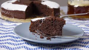 Bierkuchen Luftiger Schokokuchen Mit Starkbier Br De Bierkuchen Kuchen Lebensmittel Essen