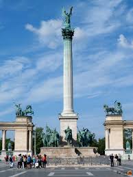 Hősök tere (meaning 'heroes' square' in hungarian) is one of the major squares of budapest, hungary, rich with historic and political connotations. Hosok Tere A Millenniumi Emlekmu Szobrai Es Gabriel Arkangyal