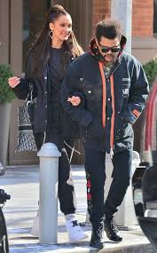 Born isabella khair hadid on 9th october, 1996 in washington, district of columbia, usa, she is the weeknd, whose real name is abel tesfaye, closed out the popular outdoor festival in april. Bella Hadid Ultah Kendall Jenner Beri Kecupan Di Bibir Halaman 3