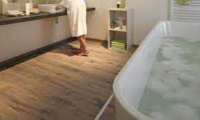 Über eine trägerschicht lassen sich werkstoffe wie holz, stein oder beton täuschend echt nachbilden. Laminat Wasserfest Selbst De