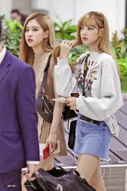 Blackpink fans learned plenty about the rapper and dancer named lisa. Rose And Lisa Uploaded By Sourgemini On We Heart It