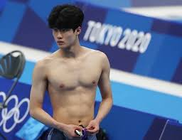 대한민국의 수영 선수이며, 2020 경영 국가대표 선발전 남자 자유형 100m 결선에서 48초 25의 취미는 수영 동영상 보기다. 3u7xbqa9dov4xm