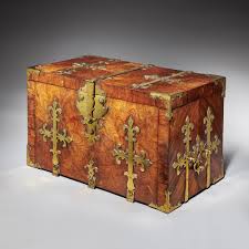 Les équipements et services proposés incluent l'accès à internet gratuit à internet, des journaux gratuits dans le hall et un service de nettoyage à sec / blanchisserie. 17th Century William And Mary Period Kingwood Oyster Strongbox Or Coffre Fort 754343 Sellingantiques Co Uk