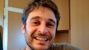 Claudio ama alice perché è diversa. Lino Guanciale Annuncia Il Suo Ultimo Ciak A L Allieva 3 La Squadra Rende Possibile Una Piccola Magia