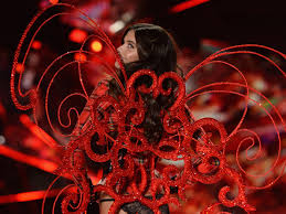 Victoria's secret wings angel wings adriana wings holiday wings display. Victoria S Secret Fashion Show How The Angel Wings Are Made