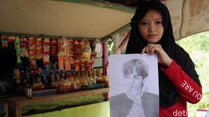 Anak sekolah di kota juga bisa mempelajari teknologi seperti mengaplikasikan komputer secara lebih intens tanpa perlu harus berbagi dengan anak lainnya. Cerita Gadis Cantik Jago Gambar Yang Putus Sekolah Rapor Ditahan