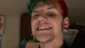 Smiles all around 😊☺️ #smile #rainbowhair #rainbows #lgbt #lgbtadult #gay  #gayadult #pridemonth