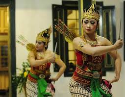 Properti bukan hanya sekedar perlengkapan, tetapi mencerminkan makna yang dimaksud dalam tarian. Properti Tari Payung Adalah Brainly