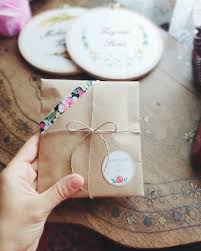 Derin Olan Her Sey Bir Maskeyi Sever Her Derin Ruh Bir Maskeye Ihtiyac Duyar Dahasi Her Derin Ruhun Etrafinda Surekli Olarak Bir Gift Wrapping Gifts Wrap