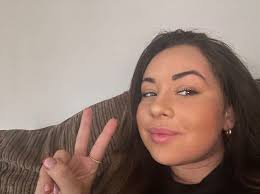 Okay, so today i'm cutting the crap.. ✂️ Our London office has just been  given THE incentive of ALL incentives😲 We've got a big team target to  hit—and once we smash it,