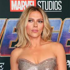 Полное имя — скарлетт ингрид йоханссон (scarlett ingrid johansson). 34 Letnyaya Skarlett Johansson Poyavilas Na Krasnoj Dorozhke V Serebristom Plate S Dekolte I Ekstremalnym Razrezom Vokrug Tv