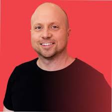 How the biggest health food chain adapted to the fitness wellness industry  with Luke Baylis