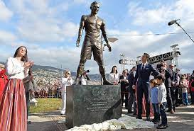 I don't know if you have noticed, but around here, we write a recently erected (pun intended) in ronaldo's native home of portugal, the cristiano ronaldo statue is meant to celebrate his athletic prowess, but appears to. Cristiano Ronaldo Statue Mit Pikantem Detail