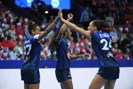 Forte de 6 sélections en equipe de france, elle rejoint le mhb dans le but de renforcer le duo de gardiennes constitué d'amandine balzinc et d'audrey. Euro 2018 Les Seize Joueuses De L Equipe De France Presentees Par Beatrice Edwige L Equipe