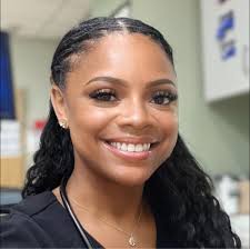 Queen Latifah, her longtime partner Eboni Nichols, and their son, Rebel,  sitting courtside! #getty