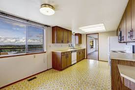 Kitchen flooring cost guide with an overview of prices and cost to replace the kitchen floor. Linoleum Vs Vinyl Flooring What Are The Key Differences Home Stratosphere