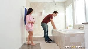 Hijo, date la vuelta, quiero que veas algo que tengo para ti