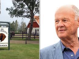 Erik Bender's Instagram, Twitter & Facebook