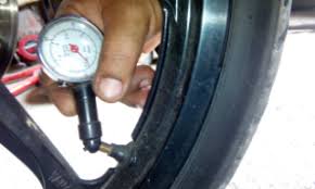 Kaedah ini dapat mencegah kerosakan dan tompokan rata (flat spots) atau terma mudah 'makan tayar'. Alat Pengukur Tekanan Angin Tayar Poket Cakap Pomen Motor