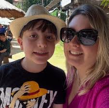 Jessica Wayne's Instagram, Twitter & Facebook