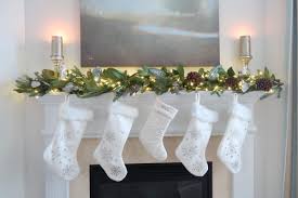 A Beautiful Stress Free Christmas Mantel In Under 30 Minutes Porch Daydreamer
