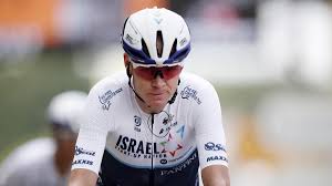Las caídas han sido protagonistas de la primera etapa del tour de francia 2021, una de ellas por culpa de una pancarta de una espectadora. A4evw4 P3euswm