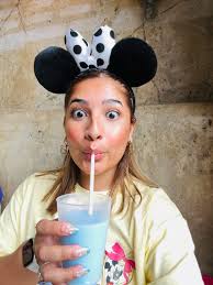 Sharon Orellana 🐚🌞🇭🇳💃🌺🍋‍🟩🥥