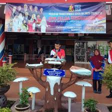 Bagi kamu yang sedang mencari referensi terkait contoh pidato singkat mengenai pendidikan, berikut di bawah ini merupakan salah satu contohnya. Ts25 Krmj Pidato Bahasa Smk Felda Tenggaroh Mersing Facebook