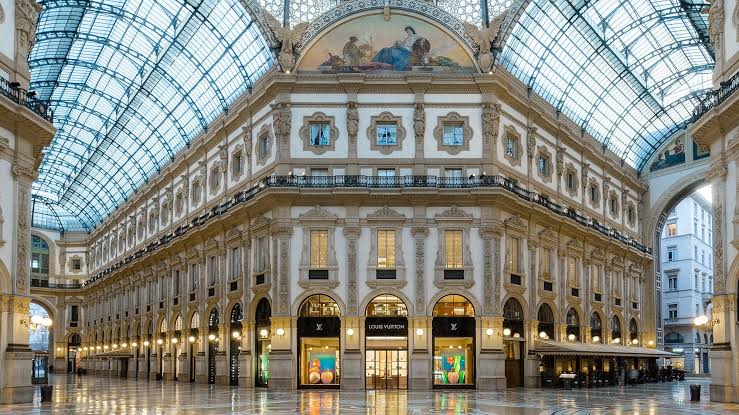 Mga resulta ng larawan para sa Louis Vuitton Store in Milan"