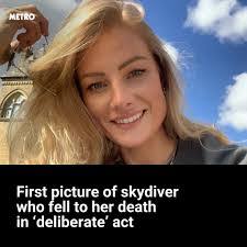 Anita Pollitt's Instagram, Twitter & Facebook