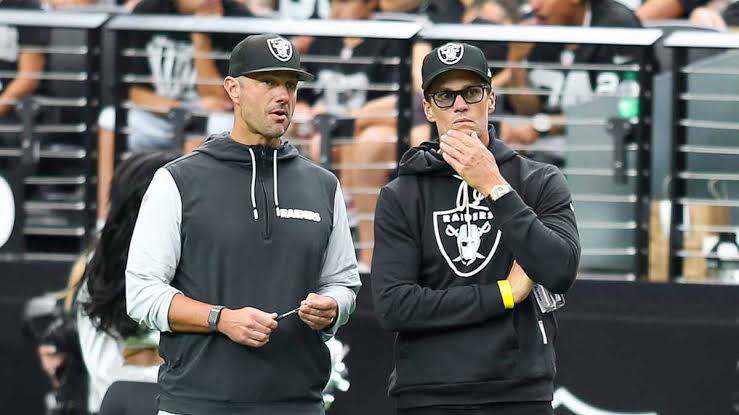 Tom Brady introduces an unyielding standard of excellence to the Raiders offseason program, do AI tạo
