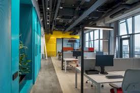 6 Industrial Structure And High Ceilings For An Office In The Business Center Area Office Interiors High Ceiling Interior