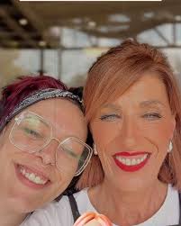 El corte pixie se caracteriza por ser un corte de cabello más corto en la  parte de atrás de la cabeza y en las sienes, y ligeramente más largo en  la... |