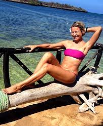 «non parlare mai più così di lui». Antonella Elia Hot Bikini Compleanno 2012 Kenya Twitter 3 Imgbb
