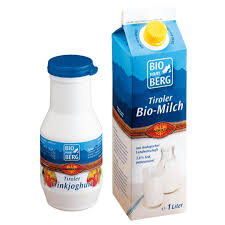 Bio Vom Berg Packungsdesign Biovomberg Bio Milch Molkerei Joghurt Berg Tirol Packaging Verpackung Design Packag Bio Milch Joghurt Waffeln Joghurt
