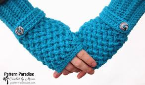 Crocodile stitch crochet gloves, fingerless gloves, ear warmers: Beautiful Fingerless Free Crochet Patterns