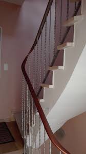 Nach Renovierung Des Treppenhauses Hat Das Gelander Einen Neuen Anstrich Und Eine Neue Ummantelung Des Handlaufes Bekommen Mit Bildern Treppe Haus Handlauf Treppe