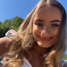 Ellie Calvert's Instagram, Twitter & Facebook