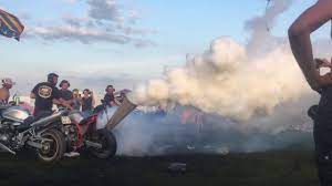 The start of this third round of the 2021 european le mans series will be given tomorrow, sunday, at 11:00 local time. 24h Du Mans Moto 2019 Camping Bleu Motards Rupture Feu Burns Youtube