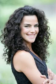 You can use your natural hair or weave when designing this hairstyle. Pin On Do