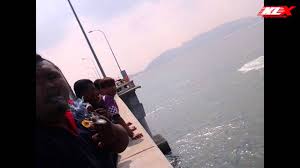 Nasib baik ada polis bantuan ni, sanggup gadaikan nyawa ikut terjun kerajaan negeri pulau pinang mahu supaya perintah kawalan pergerakan diperketatkan (pkpd) 6 aylar önce. Penunggang Motosikal Terjun Dari Jambatan Pulau Pinang Youtube