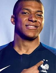 Soutenez l'equipe de france avec ce nouveau mailllot que porteront les joueurs à domicile lors de la coupe du monde 2018. Mondial 2018 Ou Et Quand Acheter Le Maillot 2 Etoiles De L Equipe De France Elle