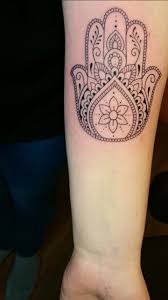 Hand Der Fatima Schutzende Hand Henna Mandalatattoo Der Fatima Hand Henna Mandalatattoo Henna Tattoo Ideen Henna Tattoo Vorlagen Tattoo Dekoltee