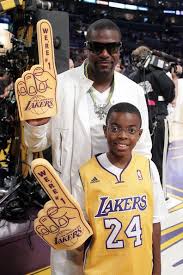 Ты потрясла мой мир(видео, 2001). Actor Comedian Chris Tucker And Son Destin Nba Finals Game 5 Blackcelebritykids Black Celebrity Kids Babies And Their Parents