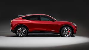 Though mustang elements are present, the suv has quite a different aesthetic and a sweeping roofline reminiscent of the bmw x6. Newgadgets De Ford Mustang Mach E Vorgestellt Der Mustang Suv