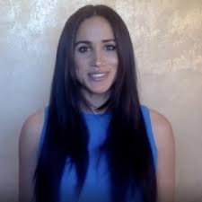 I nodi devono essere già ben . I 3 Modi Per Avere I Capelli Lisci Senza Piastra Come Meghan Markle