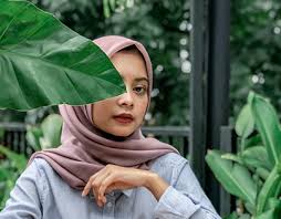 Berhijab dan berkacamata bukanlah sebuah kesalahan. Isa Nurrosid On Behance