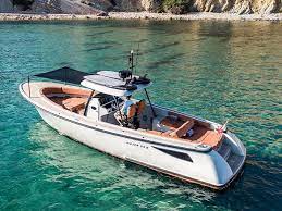 Courtesy of the centrally positioned cockpit with hardtop bimini that gives you the freedom to mov. Wajer 38 S Speedboat Ab 1 550 In Ibiza Town Spanien Mieten 1 Yacht Charter Zizoo
